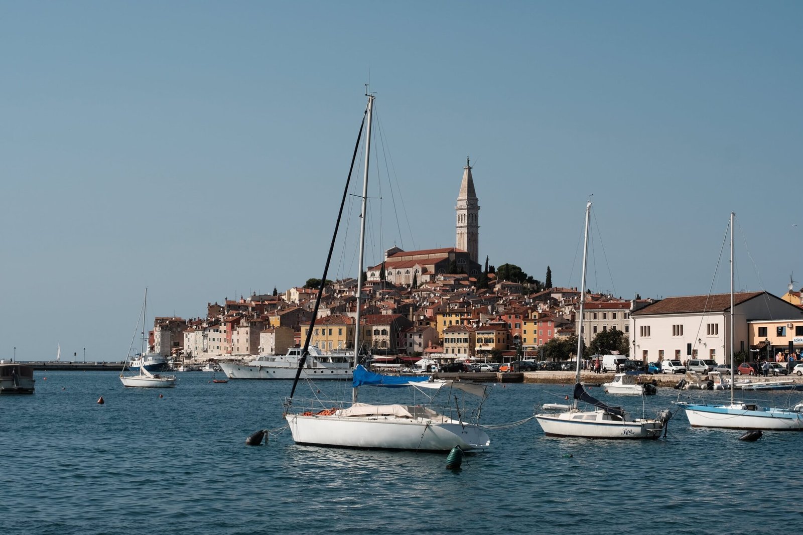 rovinj-summer-time-croatia-sea-shore-min-2048x1365